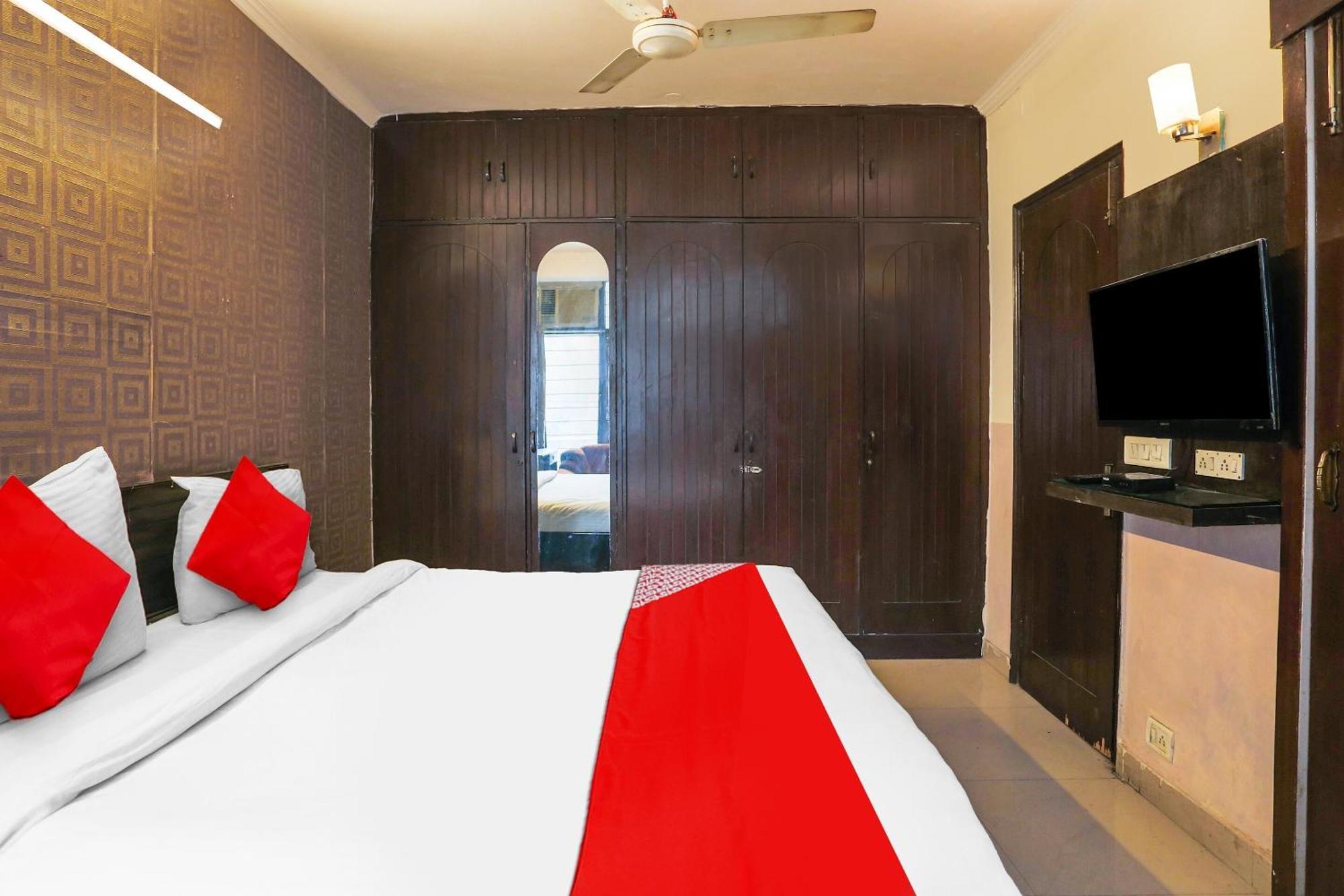 Hotel O Royal Galaxy New Delhi Bagian luar foto