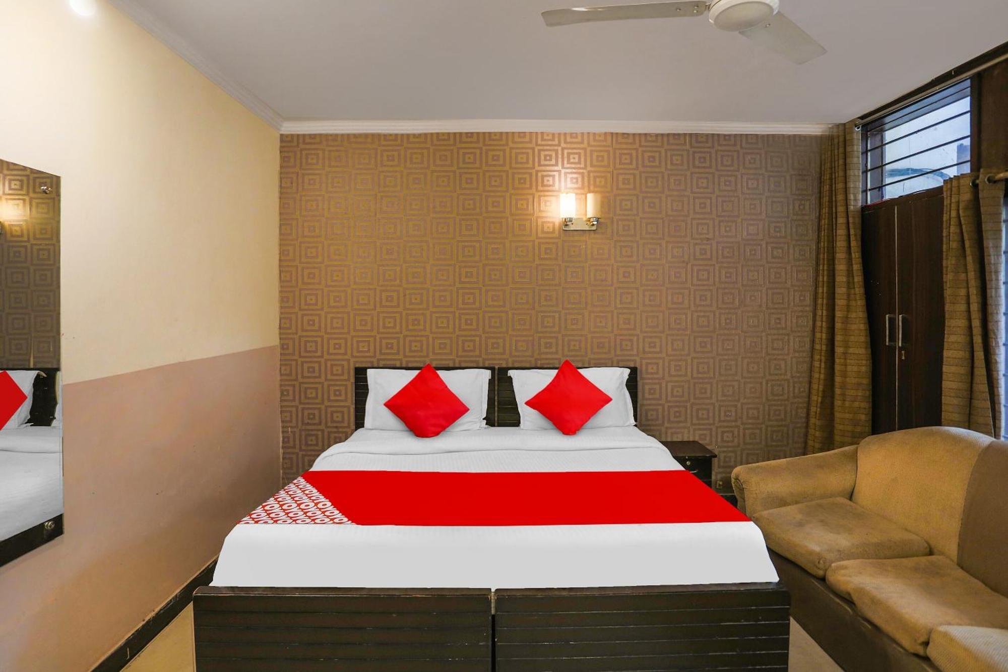 Hotel O Royal Galaxy New Delhi Bagian luar foto