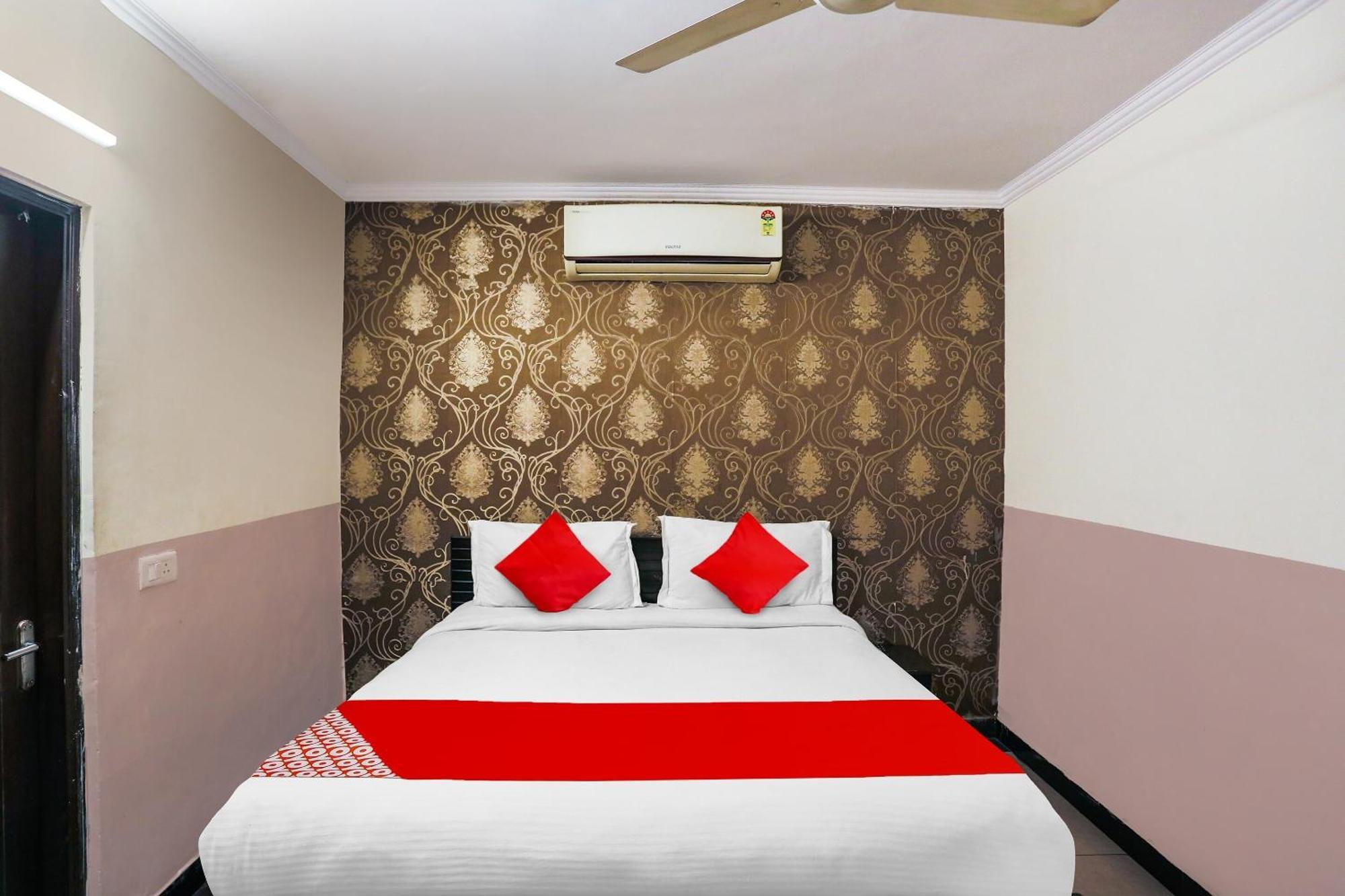 Hotel O Royal Galaxy New Delhi Bagian luar foto