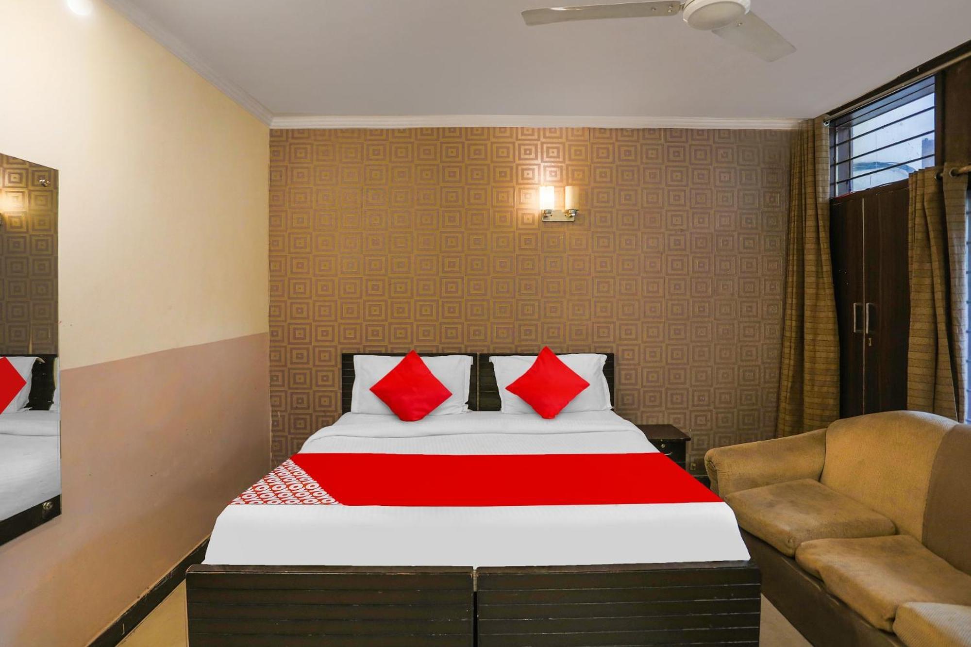 Hotel O Royal Galaxy New Delhi Bagian luar foto